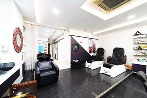 Team Area in  Shop at Satellite – for Sale