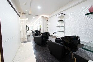 Team Area in  Shop at Satellite – for Sale
