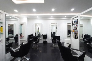 Team Area in  Shop at Satellite – for Sale