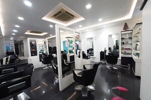 Team Area in  Shop at Satellite – for Sale