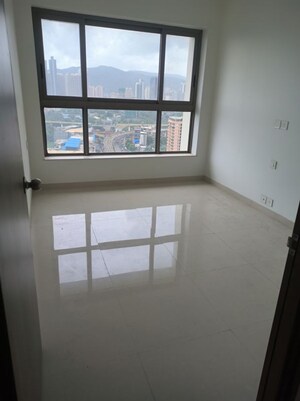 Room in 2 BHK Apartment at Kalpataru Paramount, Kapur Bawdi – for Sale