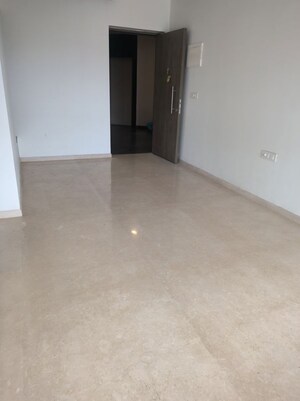 Room in 2 BHK Apartment at Kalpataru Paramount, Kapur Bawdi – for Sale