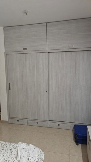 Room in 2 BHK Apartment at Dosti Eastern Bay Phase 2, Wadala – for Rent