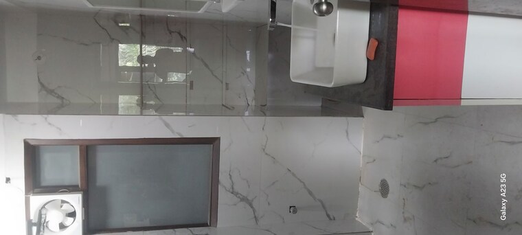 Bathroom, new rajinder nagar 3 Bedroom 125 Sq.Yd. Builder Floor In New Rajinder Nagar Delhi 10614370