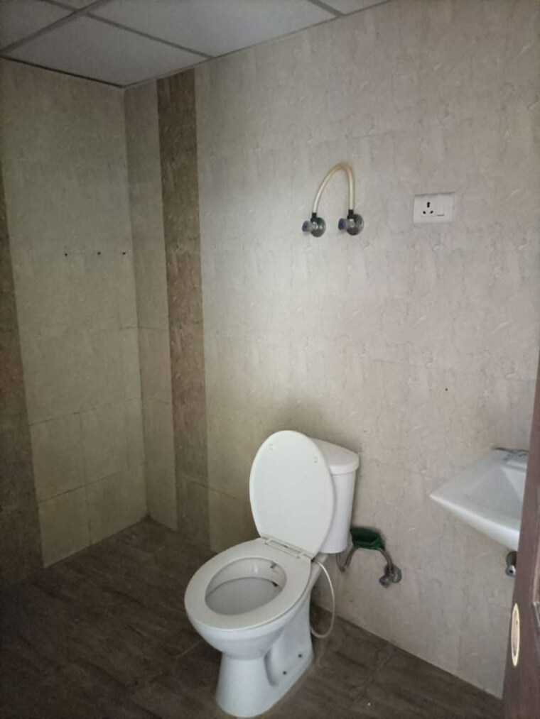 Bathroom, svp-gulmohur-garden 3 Bedroom 1260 Sq.Ft. Apartment In Raj Nagar Extension Ghaziabad 10614366