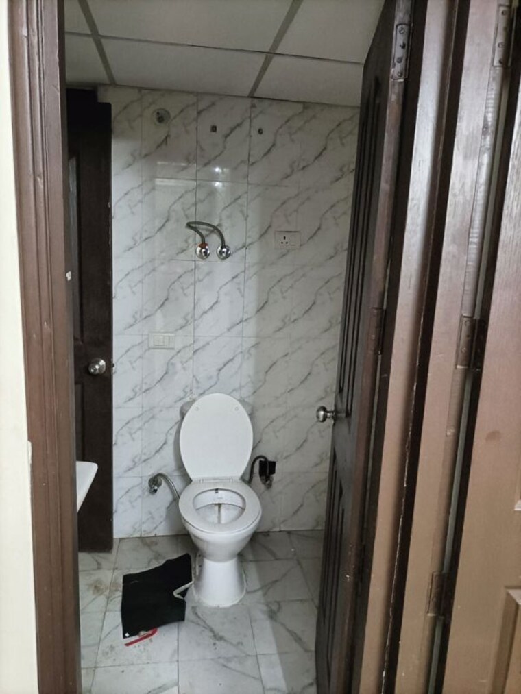 Bathroom, svp-gulmohur-garden 3 Bedroom 1260 Sq.Ft. Apartment In Raj Nagar Extension Ghaziabad 10614366