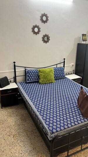 Room in 2 BHK Apartment at Senapati Bapat Road – for Rent