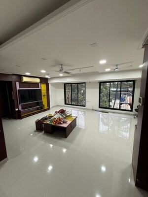 Living Room in 3 BHK Apartment at Chembur – for Rent