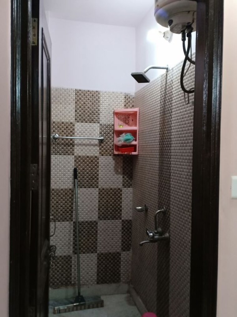 Bathroom, khirki extension 1 Bedroom 550 Sq.Ft. Apartment In Khirki Extension Delhi 10614442