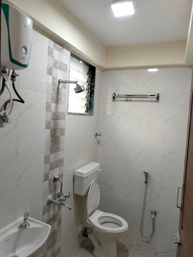 Bathroom, lalani-grandeur 3 Bedroom 950 Sq.Ft. Apartment In Goregaon East Mumbai 10614438