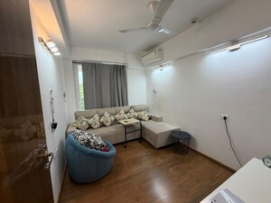 Team Area in 3 BHK Builder Floor at Dlf Phase ii – for Rent