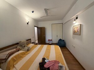 Bedroom in 3 BHK Builder Floor at Dlf Phase ii – for Rent