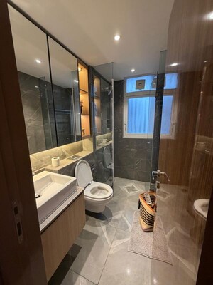 Team Area in 3 BHK Builder Floor at Dlf Phase ii – for Rent