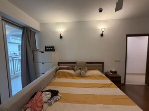 Bedroom in 3 BHK Builder Floor at Dlf Phase ii – for Rent