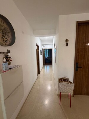 Building Lobby in 3 BHK Builder Floor at Dlf Phase ii – for Rent