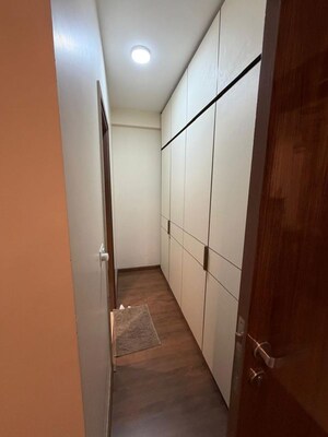 Building Lobby in 3 BHK Builder Floor at Dlf Phase ii – for Rent