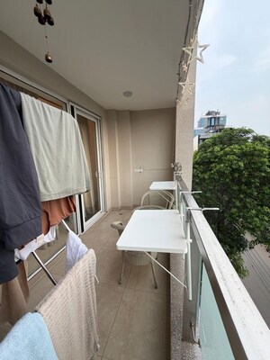Balcony in 3 BHK Builder Floor at Dlf Phase ii – for Rent