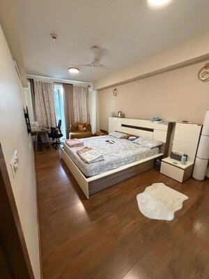 Living Room in 3 BHK Builder Floor at Dlf Phase ii – for Rent