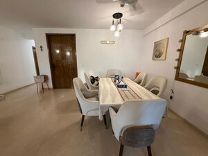 Team Area in 3 BHK Builder Floor at Dlf Phase ii – for Rent