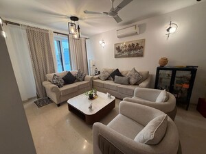 Team Area in 3 BHK Builder Floor at Dlf Phase ii – for Rent