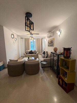 Living Room in 3 BHK Builder Floor at Dlf Phase ii – for Rent