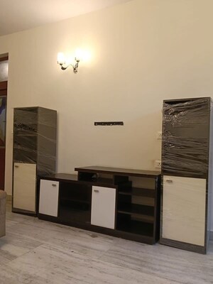 Room in 3 BHK Apartment at Pamposh Enclave – for Rent