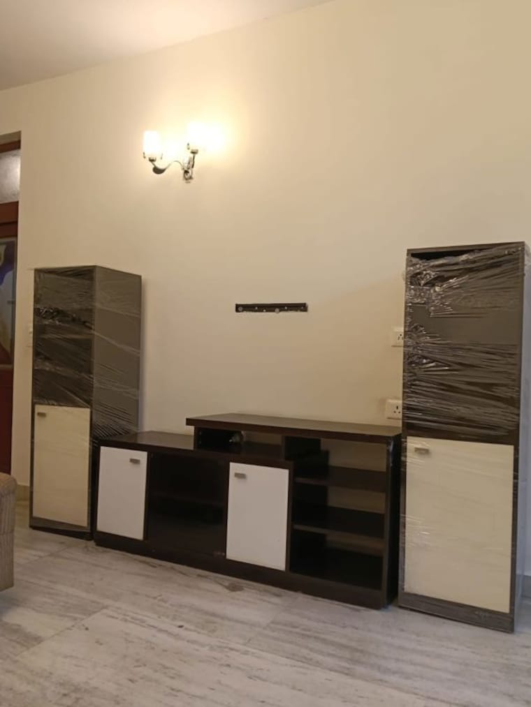 Room, pamposh enclave 3 Bedroom 2000 Sq.Ft. Apartment In Pamposh Enclave Delhi 10614471