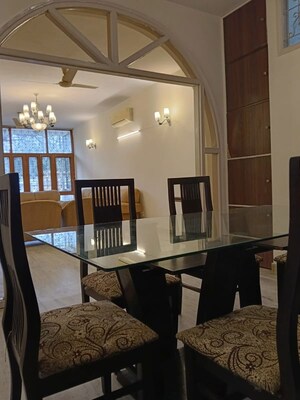 Team Area in 3 BHK Apartment at Pamposh Enclave – for Rent