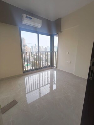 Room in 2 BHK Apartment at Gala Swayam, Mahim West – for Rent
