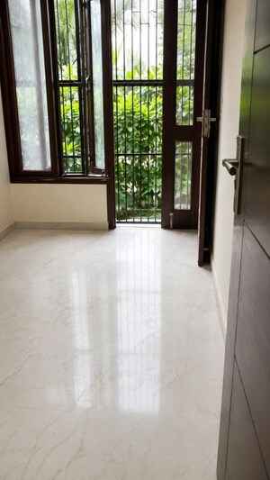 Room in 3 BHK Builder Floor at Naraina – for Rent