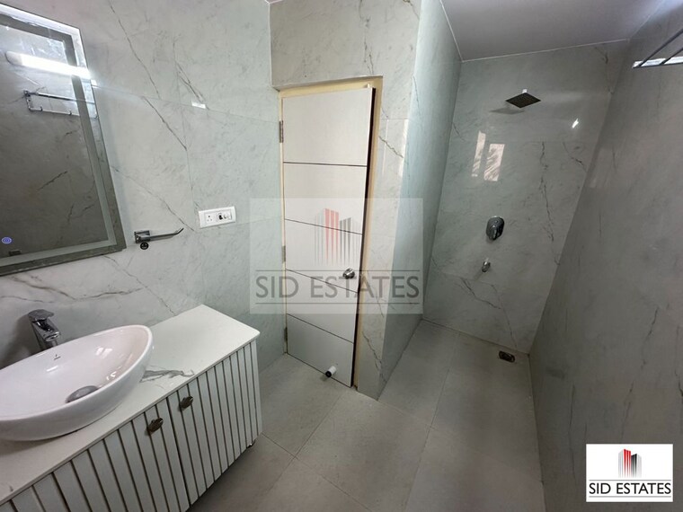 Bathroom, greater kailash i 3 Bedroom 2000 Sq.Ft. Apartment In Greater Kailash I Delhi 10614493