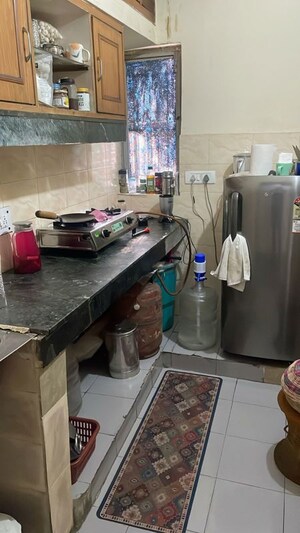 Team Area in 1 BHK Apartment at Sai Apartments Noida, Sector 71 – for Rent
