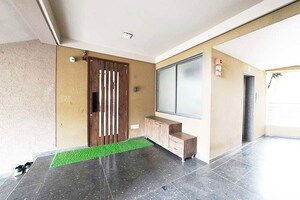 Room in 3 BHK Apartment at Motera – for Sale