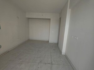 Room in 3 BHK Apartment at Eldeco Live By The Greens, Sector 150 – for Sale
