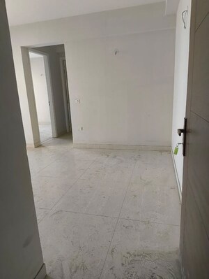 Room in 3 BHK Apartment at Eldeco Live By The Greens, Sector 150 – for Sale