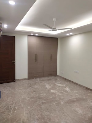 Room in 4 BHK Apartment at Greater Kailash I – for Rent