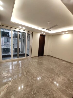 Room in 4 BHK Apartment at Greater Kailash I – for Rent