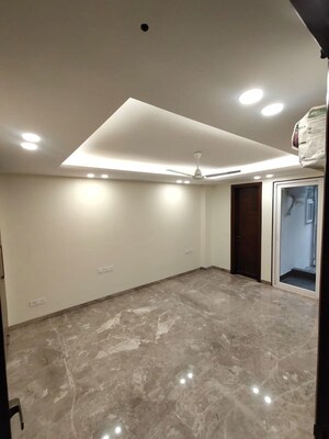 Room in 4 BHK Apartment at Greater Kailash I – for Rent