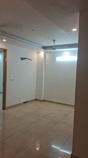 Room in 3 BHK Builder Floor at Rajouri Garden – for Rent