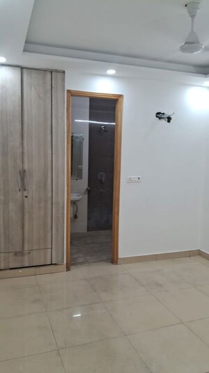 Room in 3 BHK Builder Floor at Rajouri Garden – for Rent