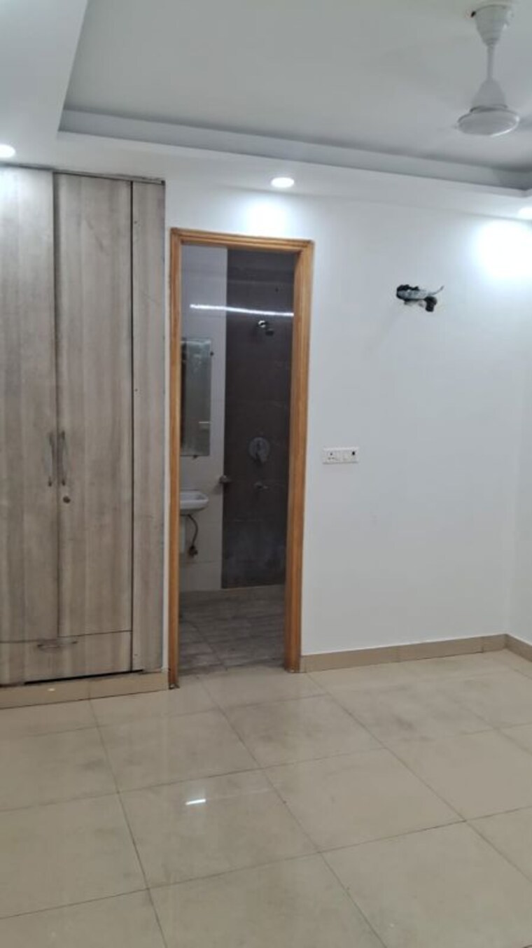 Room, rajouri garden 3 Bedroom 160 Sq.Yd. Builder Floor In Rajouri Garden Delhi 10614558