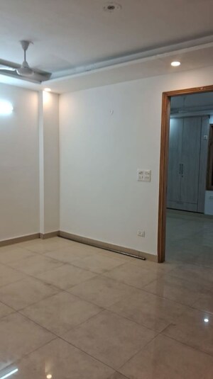 Room in 3 BHK Builder Floor at Rajouri Garden – for Rent