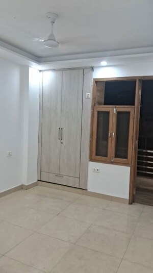 Room in 3 BHK Builder Floor at Rajouri Garden – for Rent