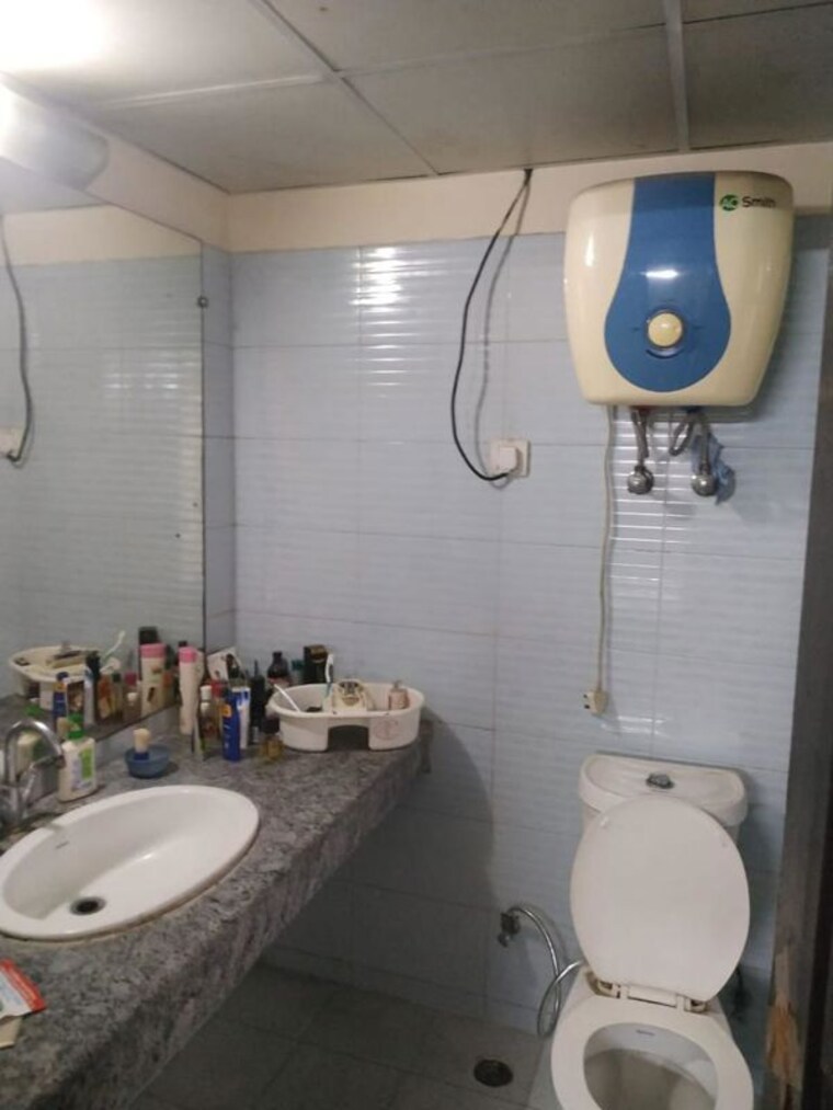 Bathroom, rajendra nagar 3 Bedroom 1362 Sq.Ft. Builder Floor In Rajendra Nagar Ghaziabad 10614500