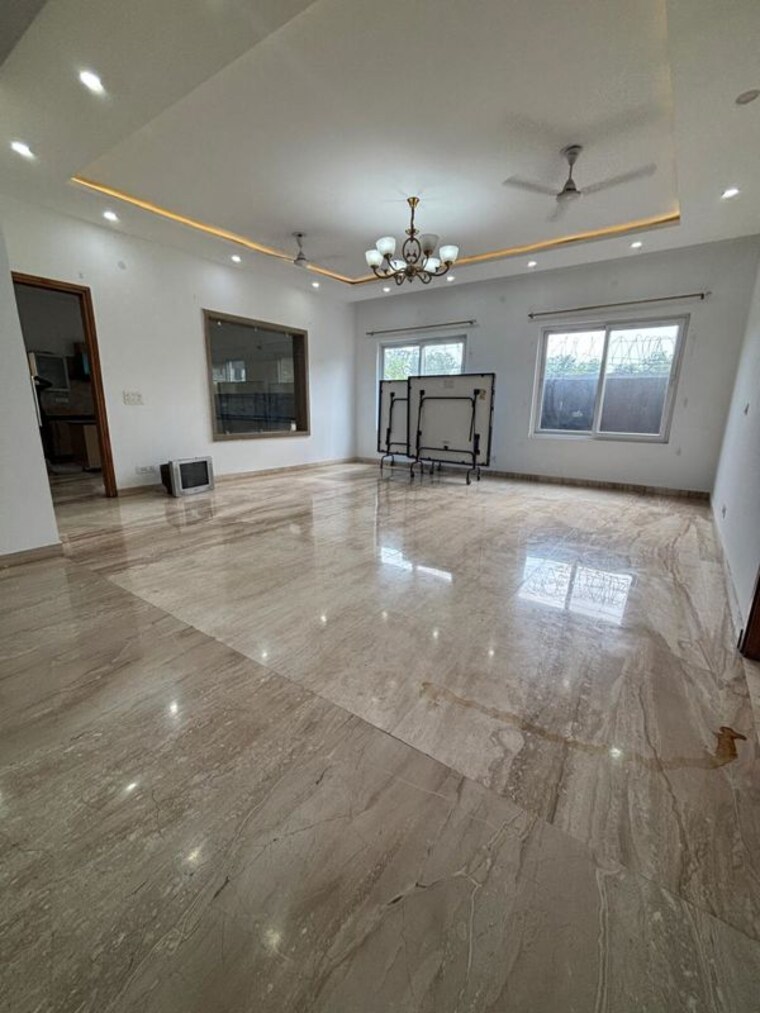 Room, sainik farm 4 Bedroom 1200 Sq.Ft. Independent House In Sainik Farm Delhi 10614557