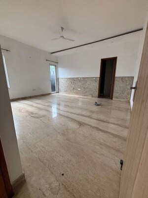 Room in 4 BHK Independent House at Sainik Farm – for Rent