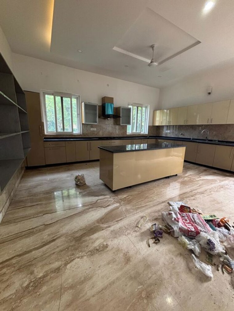 Room, sainik farm 4 Bedroom 1200 Sq.Ft. Independent House In Sainik Farm Delhi 10614557