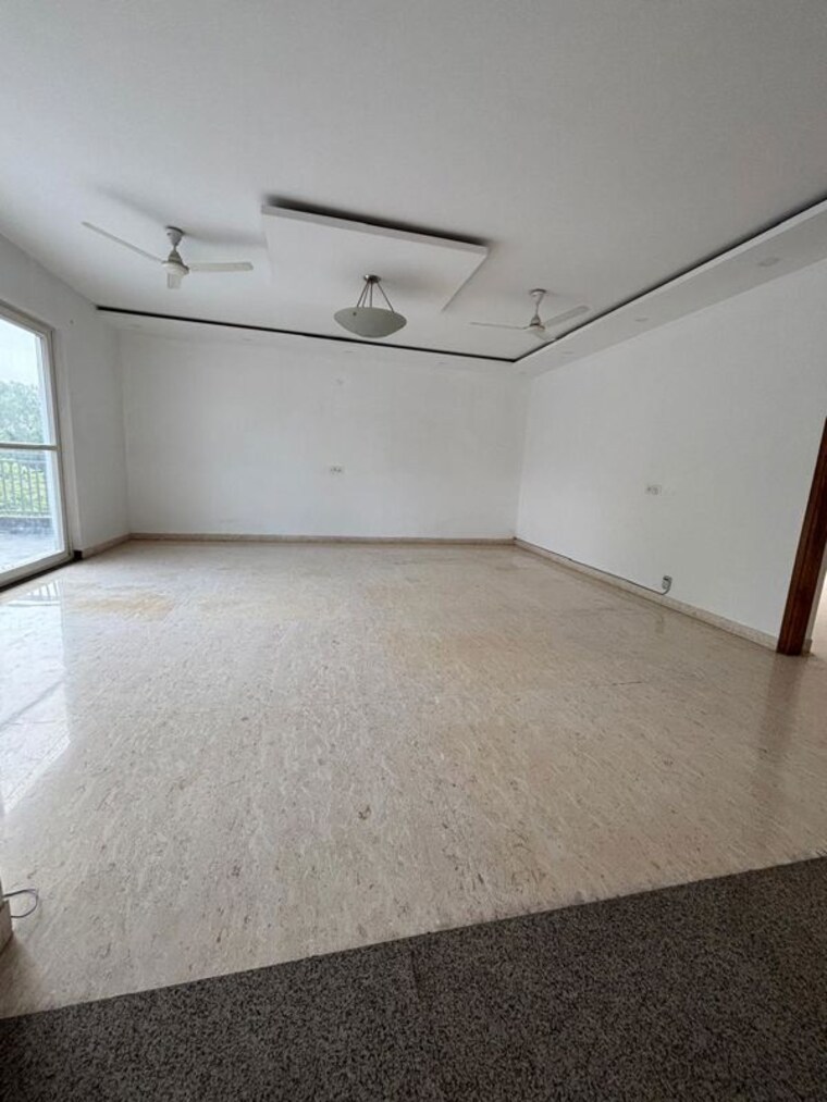 Room, sainik farm 4 Bedroom 1200 Sq.Ft. Independent House In Sainik Farm Delhi 10614557