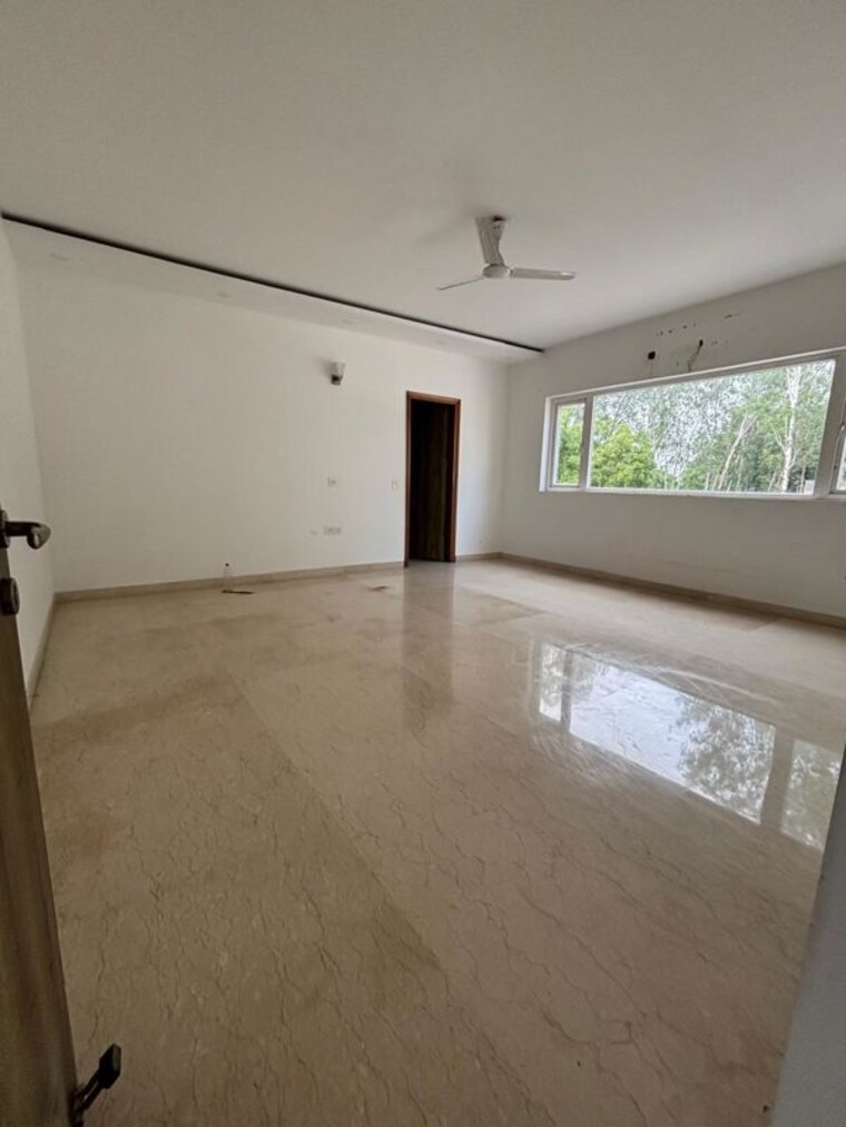 Room, sainik farm 4 Bedroom 1200 Sq.Ft. Independent House In Sainik Farm Delhi 10614557