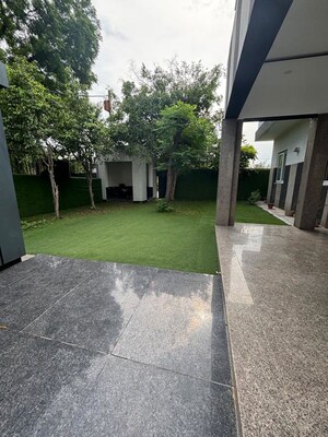 Parking in 4 BHK Independent House at Sainik Farm – for Rent